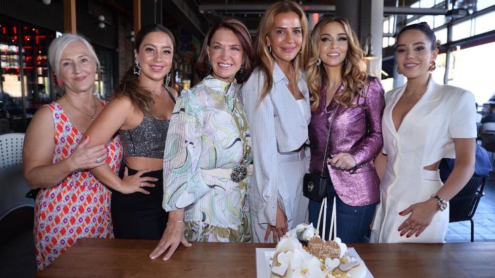 Alışveriş gününde doğum günü sürprizi 