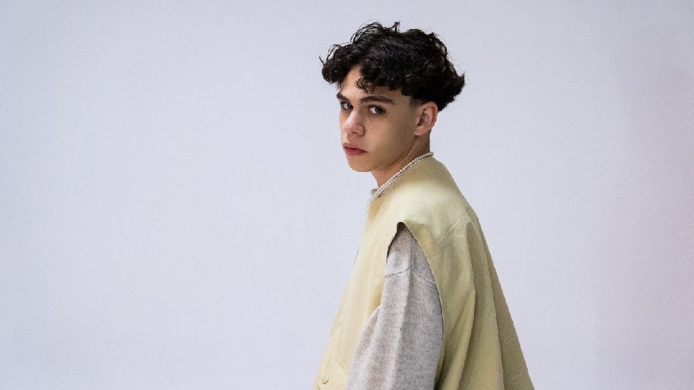 Alper Erözer'in yeni şarkısı "Yalan Hikaye" dinleyicilerle buluştu