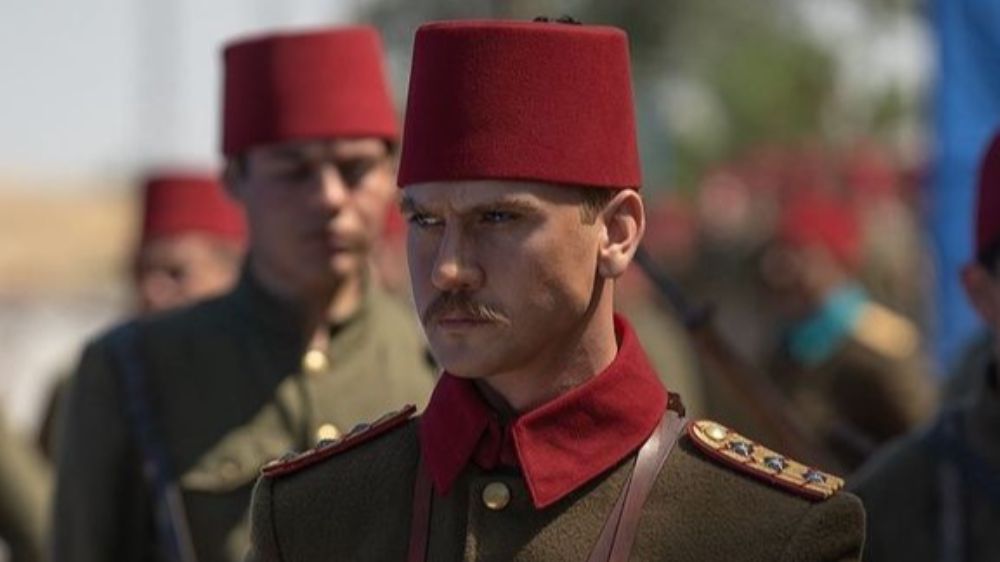 Aras Bulut İynemli'nin hayat verdiği Atatürk filminden yeni kare