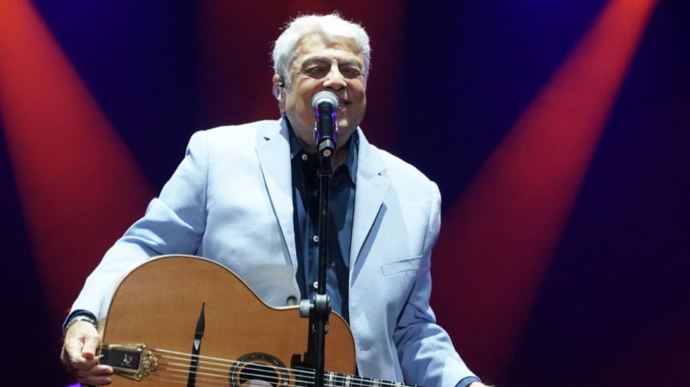 Enrico Macias Çeşme Festivali’nde sahne aldı