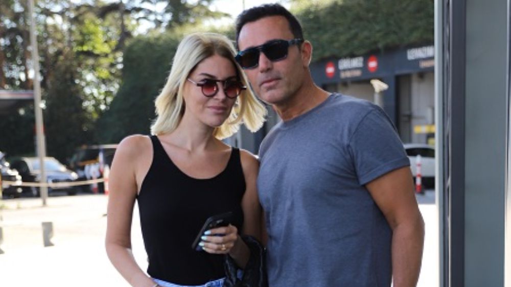 Mustafa Sandal ile Melis Sütşurup AVM'de mağazaları el ele dolaştı