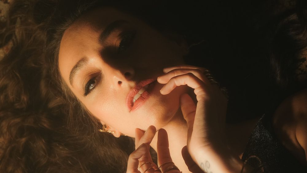 Türkü Akbayram'dan yeni şarkı