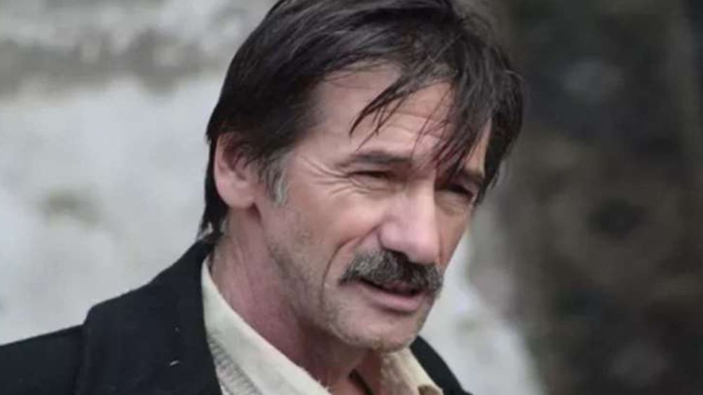 Usta oyuncu Mustafa Uzunyılmaz yolda yürürken kalp krizi geçirdi
