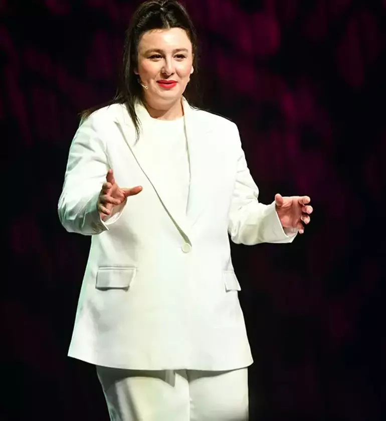 Yasemin Sakallıoğlu: 30-40 yıldır evli olanlar yeniden düğün yapsınlar