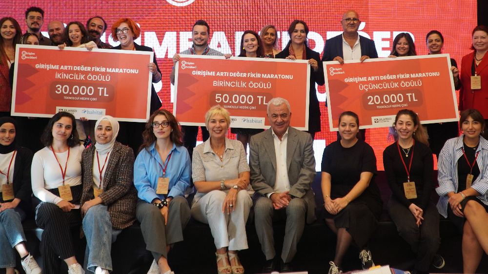 Alarko Holding’in Girişim Öncüleri Projesi’nde kazanan girişimciler ödüllerini aldı