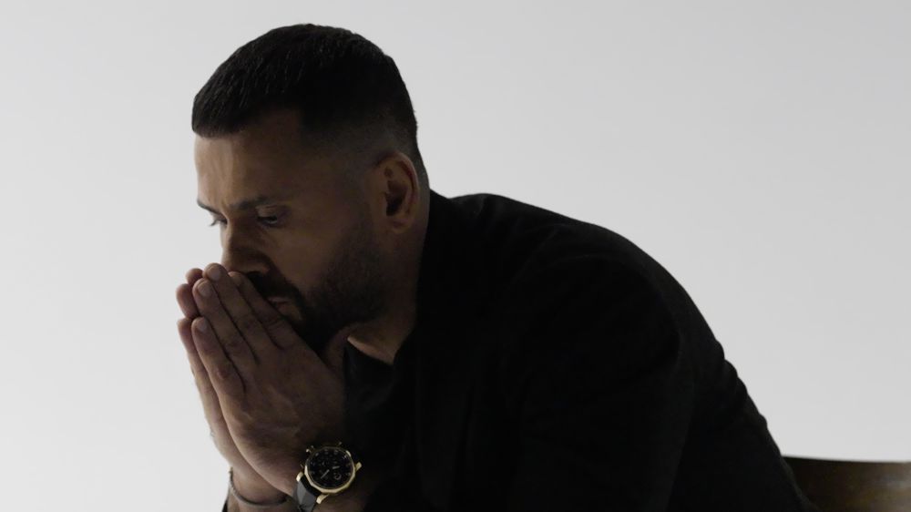 Arabeskin derin sözlerle buluştuğu yeni tekli!