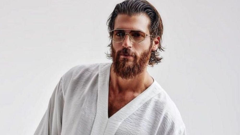 Bir hayranının telefonunu fırlattığı için eleştirilen Can Yaman'dan uzun bir mesaj geldi! Flaş açıklamalar