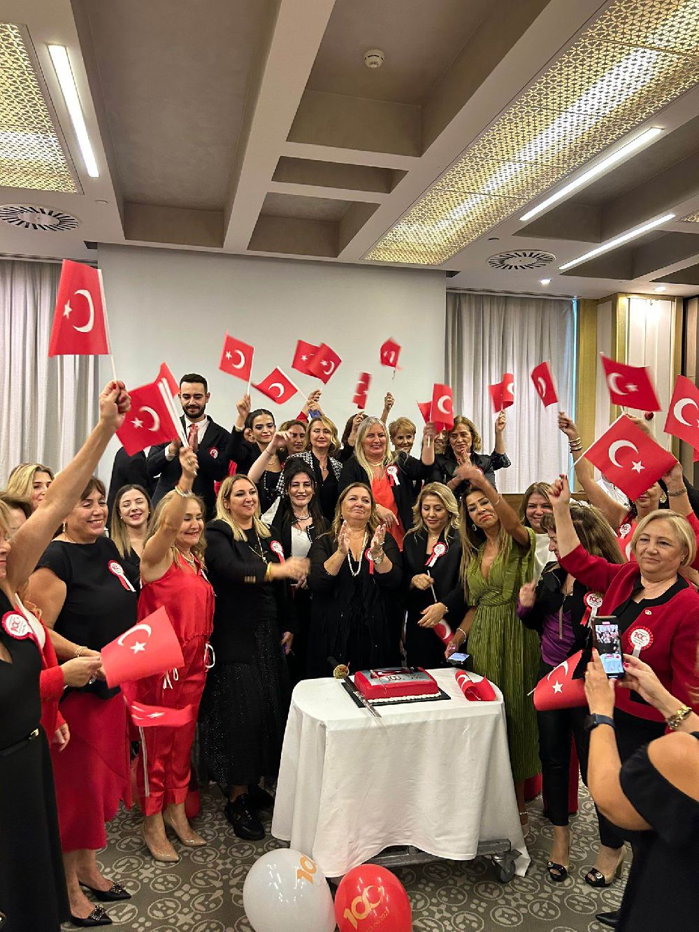 Çağdaş Türk kızları okusun