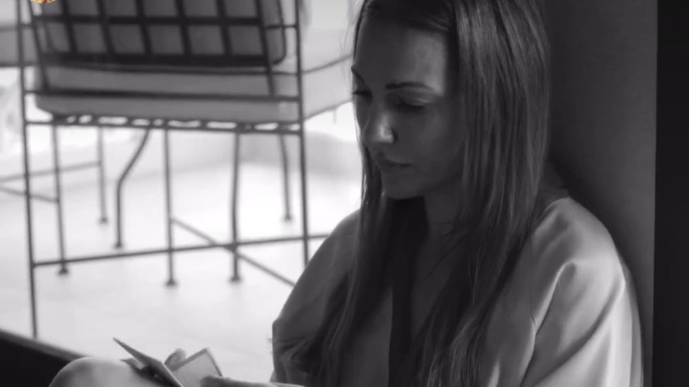 Meryem Uzerli ilk kez bu kadar cesur oldu! İlk kez üstsüz videosunu paylaştı!