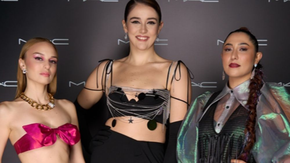  Oyuncu Nilperi Şahinkaya, voleybolcu Zehra Güneş ve şarkıcı Kalen katıldığı davette kombinleriyle dikkat çekti