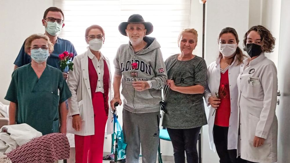  Prof. Dr. Deniz Suna Erdinçler’den çiçekli 100. yıl moral ziyareti 