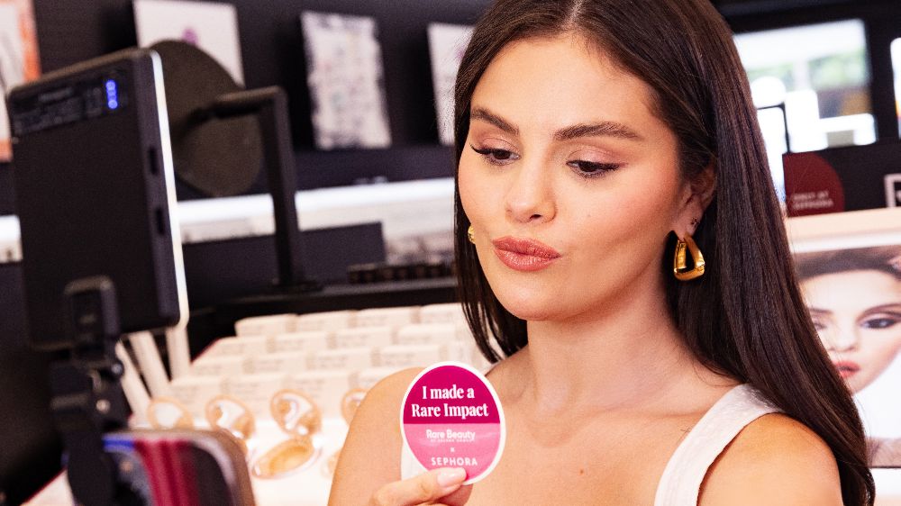 Selena Gomez Rare Impact Fund ile gençlerin yanında