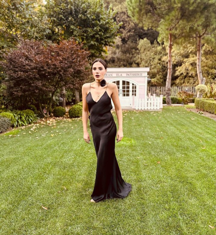 Şükran Ovalı'dan konuşulan pozlar