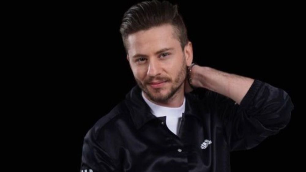 Ünlü isim Mert Aydın trafik kazası geçirdi!