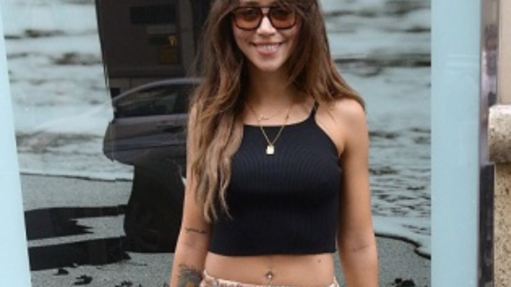 Ünlü oyuncu Zeynep Alkan sevgilisinden ayrıldığını açıkladı