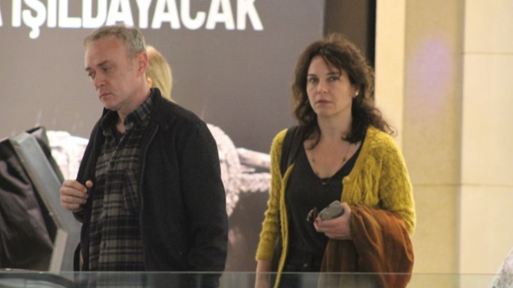 Ünlü oyuncular Tülin Özen ile Tansu Biçer'in aşkı devam ediyor