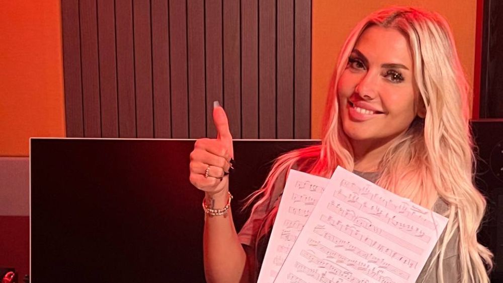 Esra Özmen’in yeni şarkısı yolda 