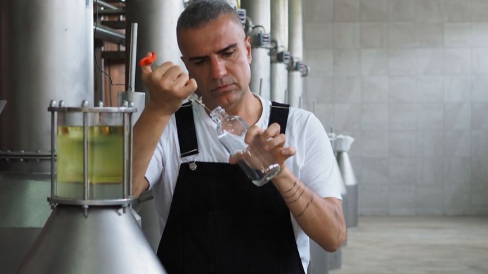  Kozmetik markasını tanıtan Berdan Mardini ürünleri sürpriz bir isme gönderecek! O isme çok şaşıracaksınız