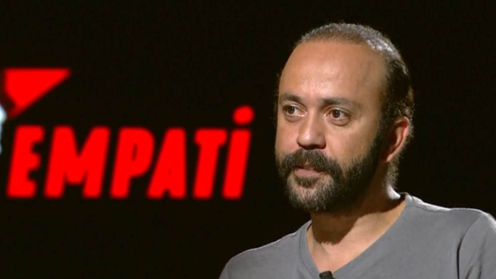 Sarp Akkaya'dan çocukluk itirafı!