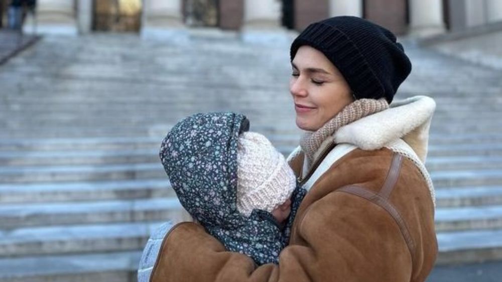 Aslı Enver, eşi ve çocuğuyla Boston'a gitti