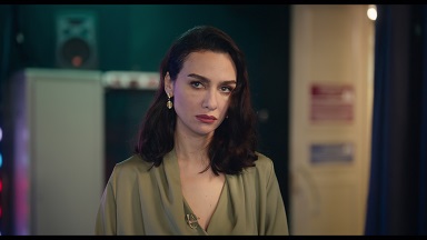 Başrollerini Birce Akalay, Miray Daner ve İbrahim Çelikkol'un paylaştığı 'Kuş Uçuşu'ndan yeni fotoğraflar