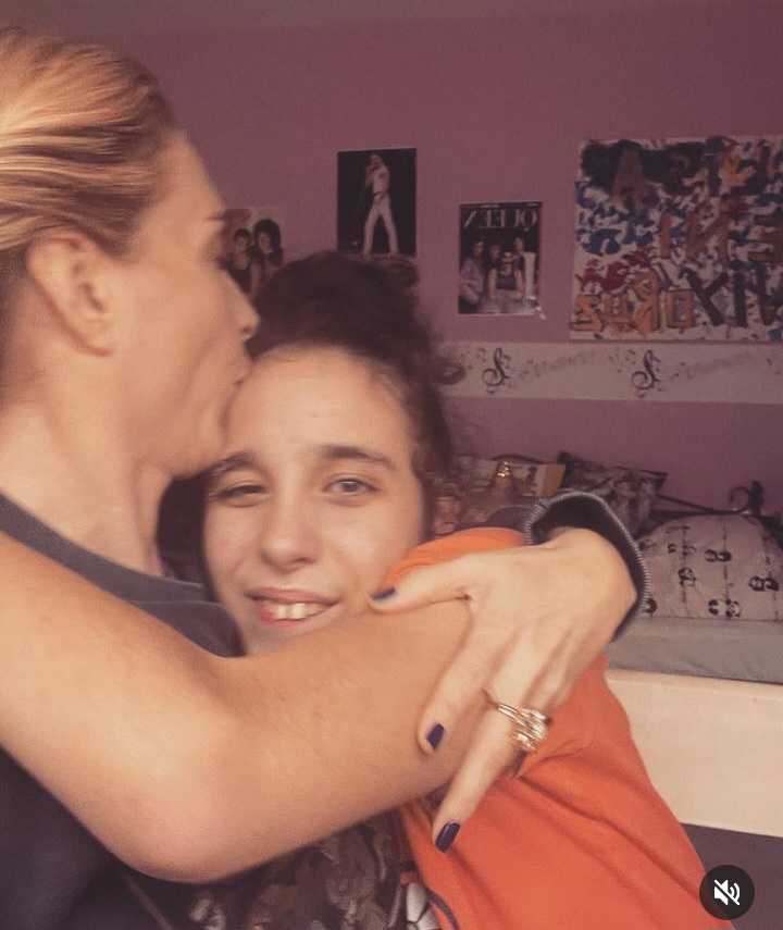 Ceyda Düvenci kızı Melisa ile pozlarını paylaştı