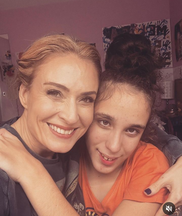 Ceyda Düvenci kızı Melisa ile pozlarını paylaştı