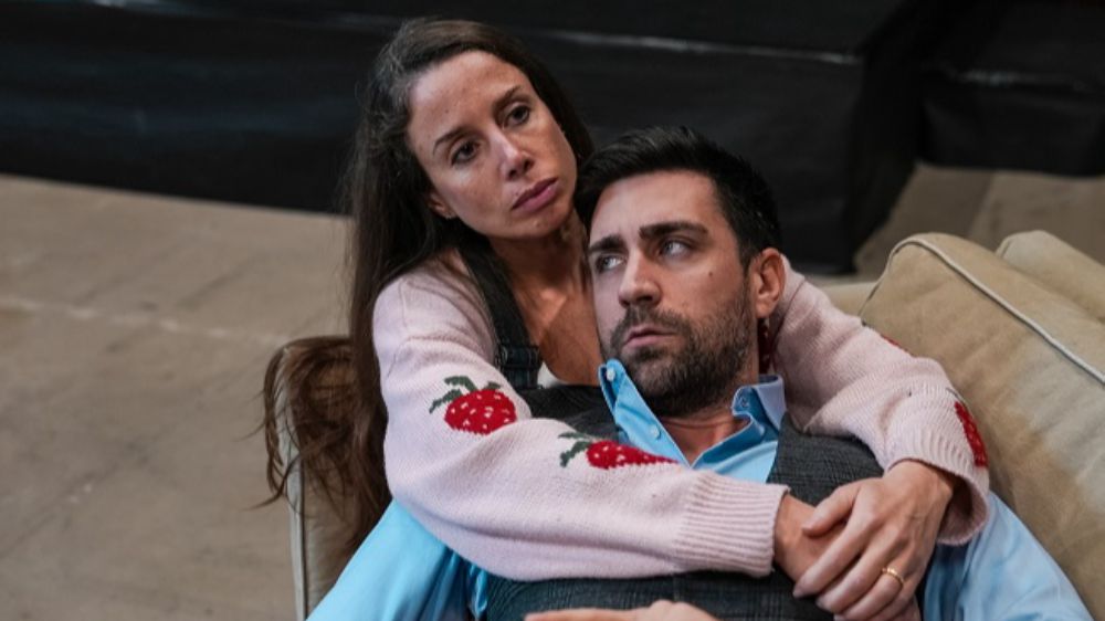  Ceyla Odman ve Çağlar Ertuğrul'un oyunu 'Override'nin prömiyer tarihi belli oldu