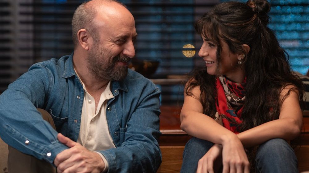 Halit Ergenç ve Tuba Büyüküstün'ün başrolünü paylaştığı 'Yarın Yokmuş Gibi' setinden ilk kareler!