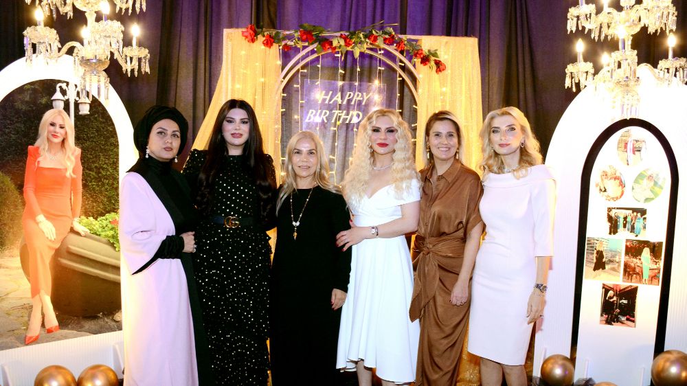  İyilik meleğine dostlarından sürpriz parti