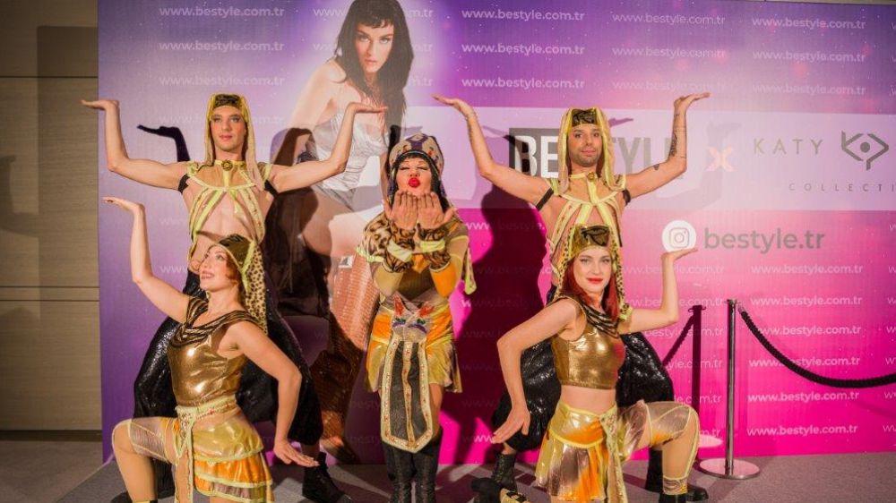 Katy Perry Collections'a görkemli davet   