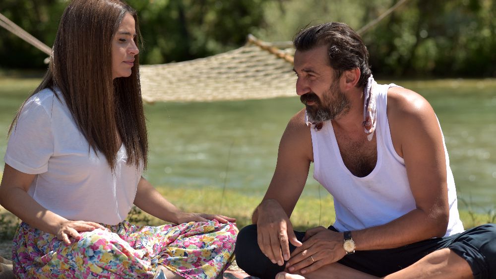 Tarlada çalıştı, bisiklete bindi