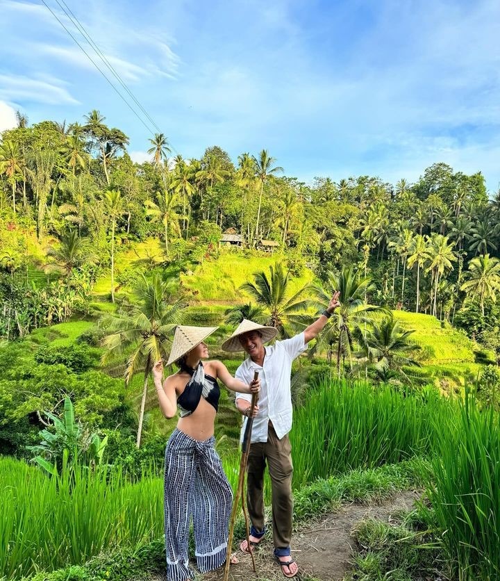 Ünlü çift Mustafa Sandal ile Melis Sütşurup'dan Bali pozu