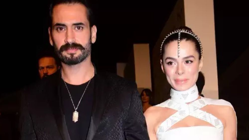 Ünlü çift Özge Özpirinçci ve Burak Yamantürk doğum gününde aşka geldi