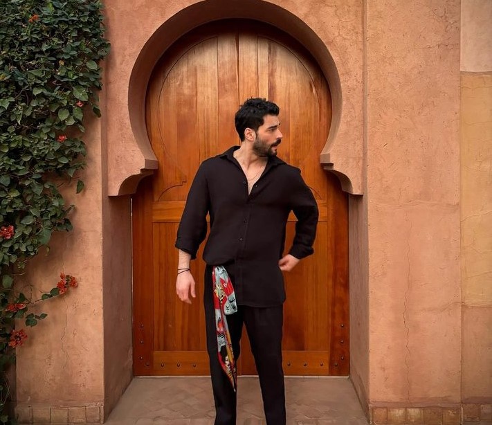 Akın Akınözü dünyaya açılıyor