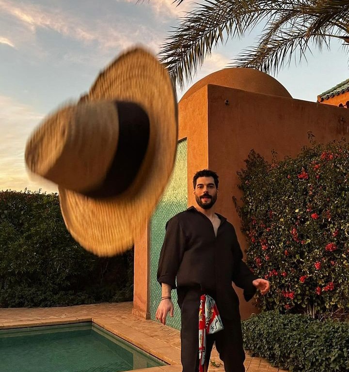 Akın Akınözü dünyaya açılıyor