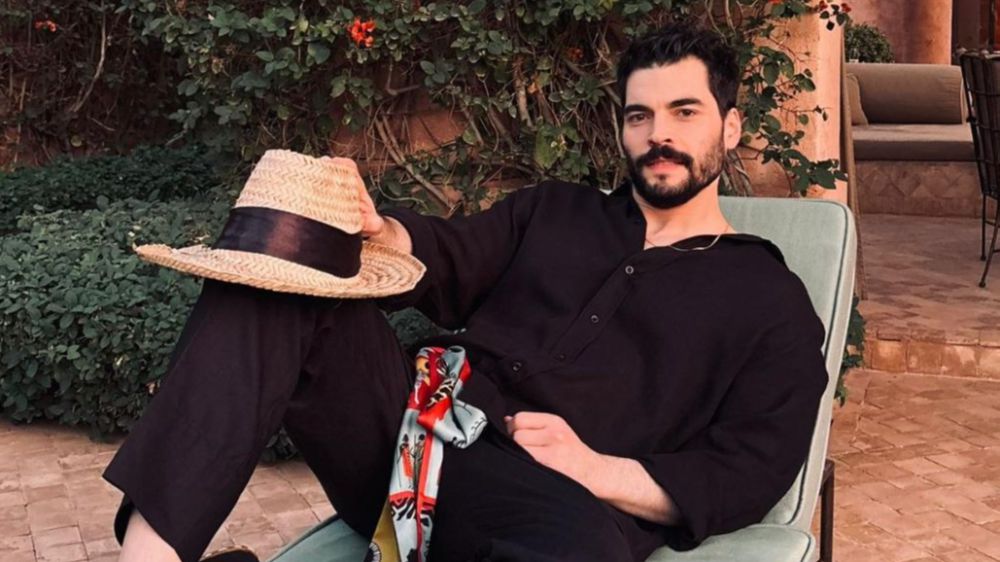 Akın Akınözü dünyaya açılıyor