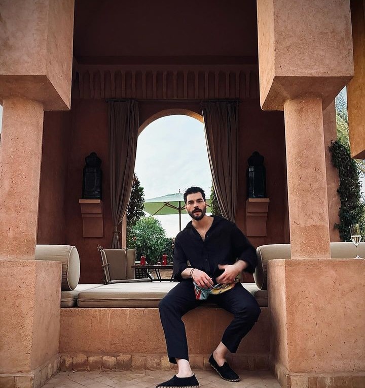 Akın Akınözü dünyaya açılıyor