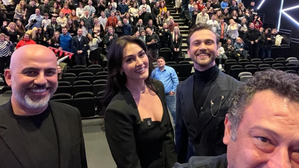 “Atatürk II” filmi oyuncuları İzmir halkıyla buluştu