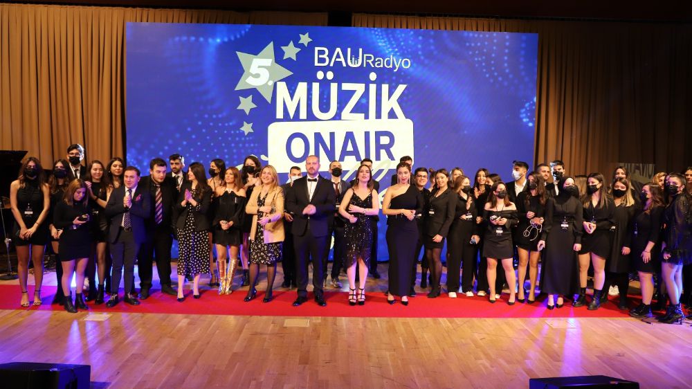 Bir ödüle bin talip