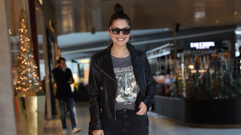 Biran Damla Yılmaz siyahlar içinde