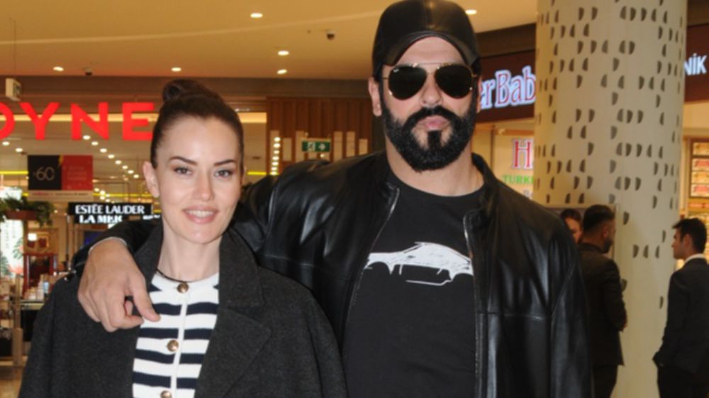 Burak Özçivit ve eşi Fahriye Evcen'in aşk dolu AVM turu