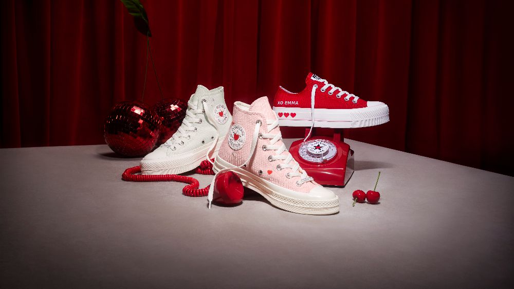 Converse her adımda aşka davet ediyor