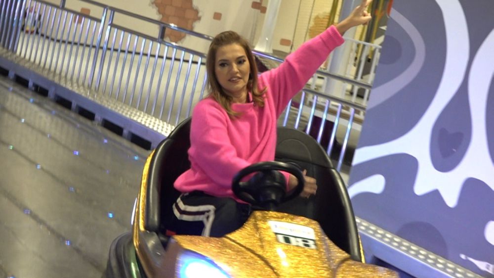 Demet Akalın çocukluğuna döndü