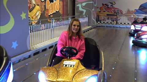 Demet Akalın çocukluğuna döndü