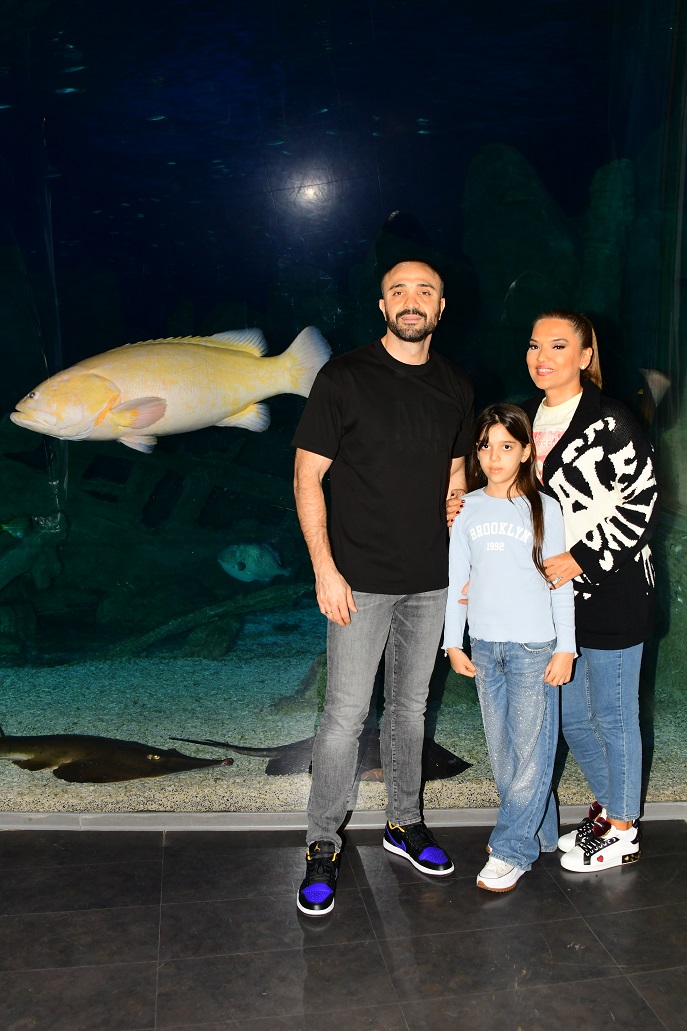 Demet Akalın, Okan Kurt ve Hira'nın akvaryum keyfi