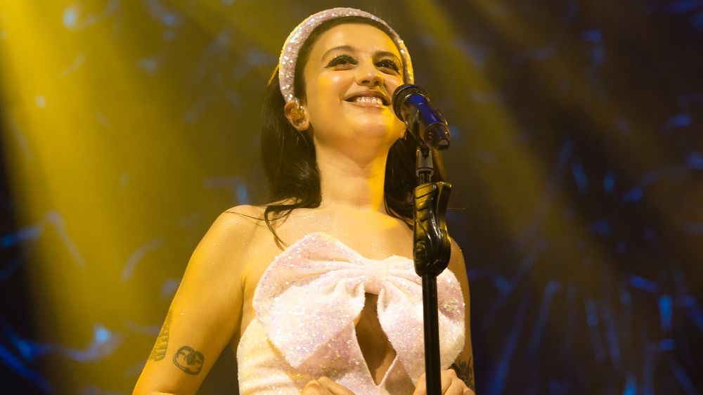 Diva Bebe yeni yılı sahnede karşıladı