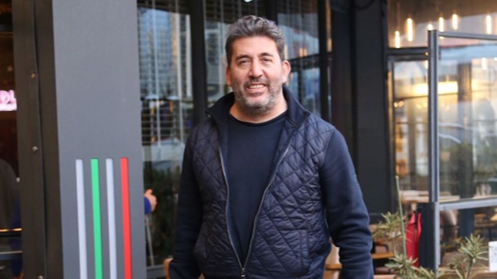 Emre Kınay provaya köpeğiyle geldi