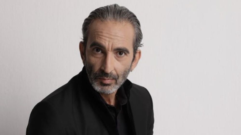 Fırat Tanış'tan anlamlı oyun