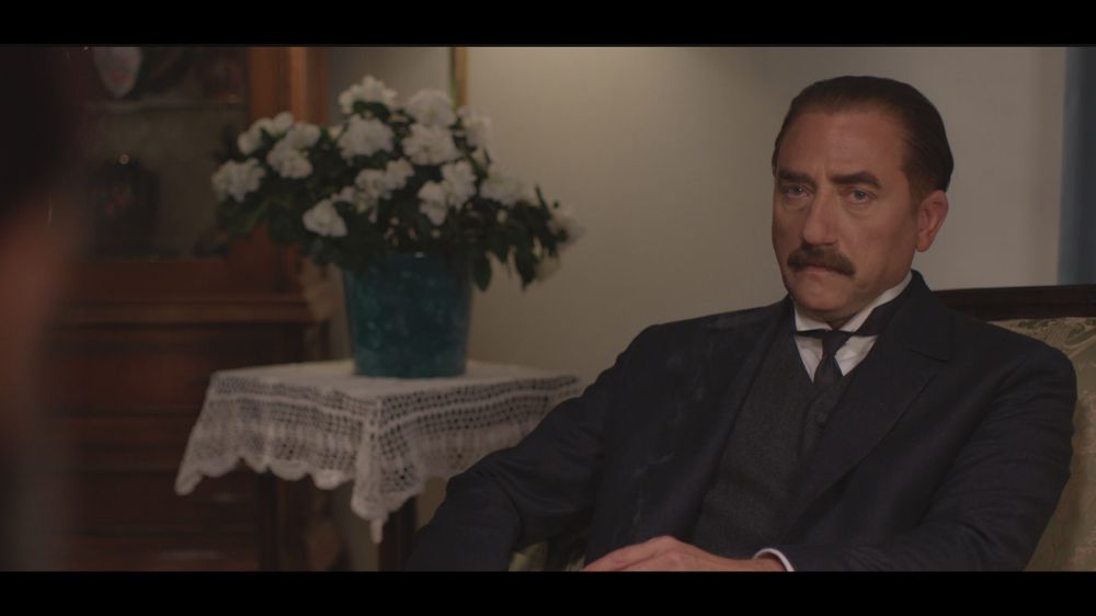 Gazi Mustafa Kemal Atatürk'ü canlandıran Yiğit Özşener, makyaj için Tahran'a gitti